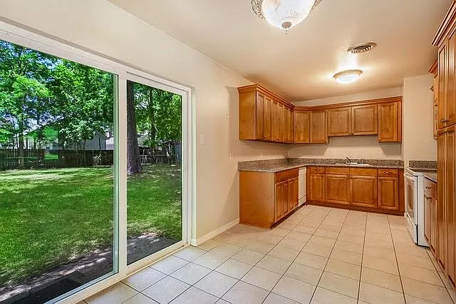 207 Walnut St — Photo 4