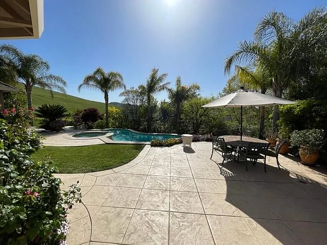 811 Fox Glen Pl — Photo 16