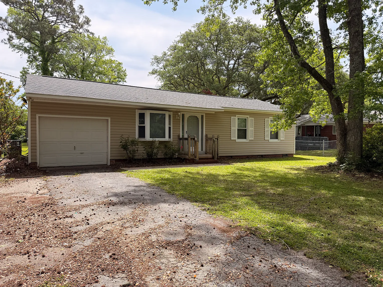 3 bed, 1000 sqft, $1,650 — Photo 1