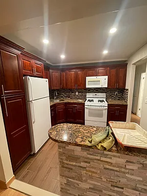 Rented by Metropolis International Realty Inc. | media 1