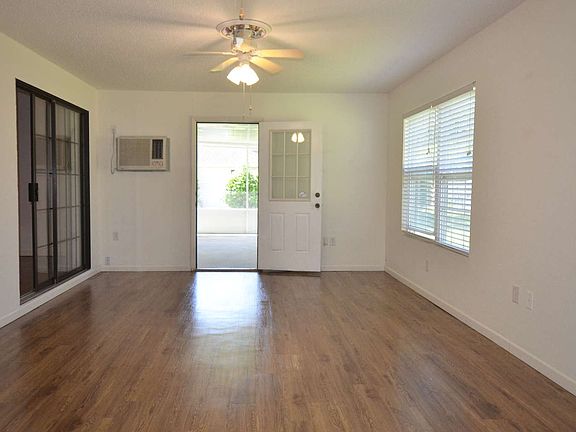 4th image of 451 SE Rosewood Cir