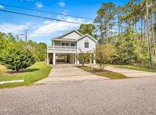 117 Sycamore Dr, Pass Christian, MS 39571