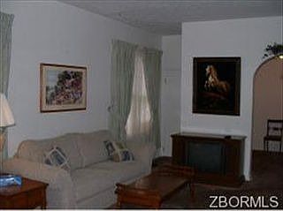 3rd image of 727 Indiana St