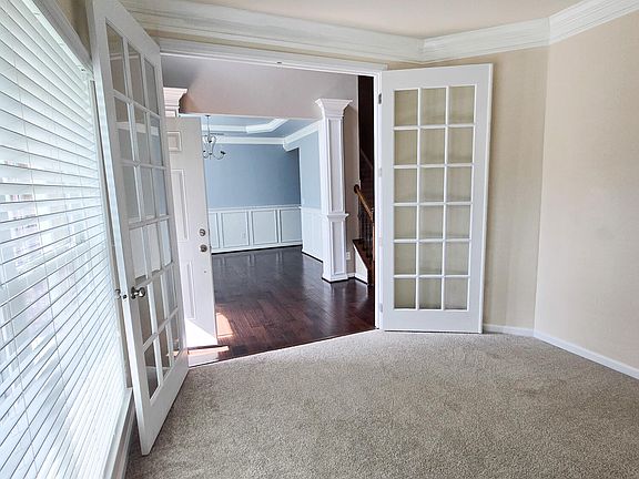 5th image of 122 Windrush Ln