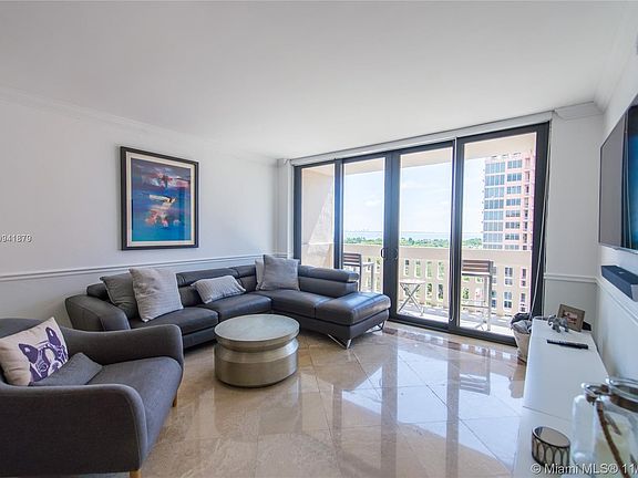 4th image of 90 Edgewater Dr APT 1208