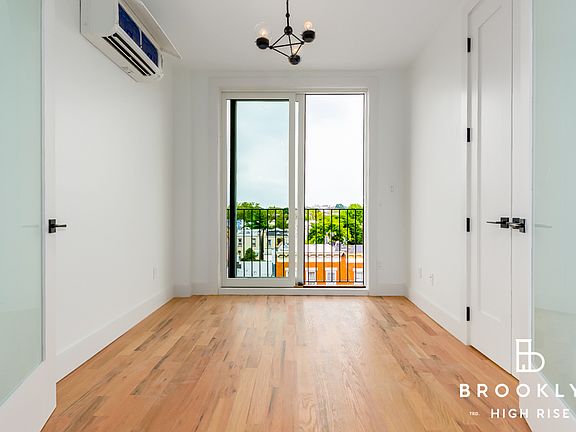 4th image of 986 Rogers Ave #5E