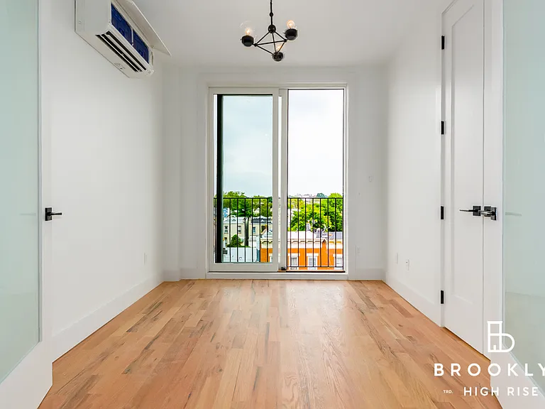 986 Rogers Ave #5E — Photo 4