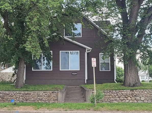 323 S 9th St, Bismarck, ND 58504