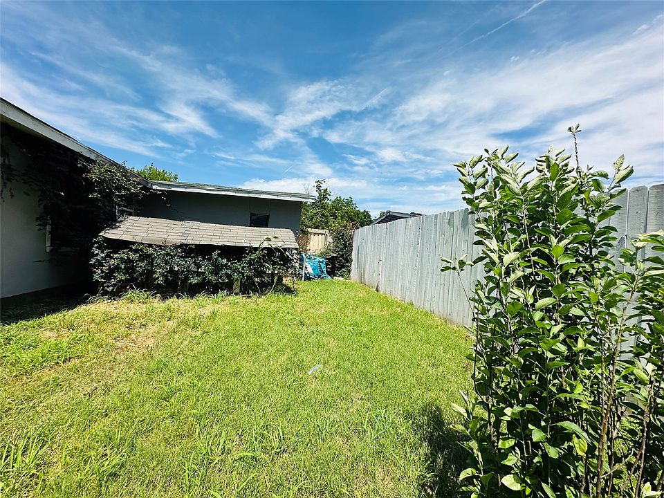 1st image of 120 Woodbridge Way