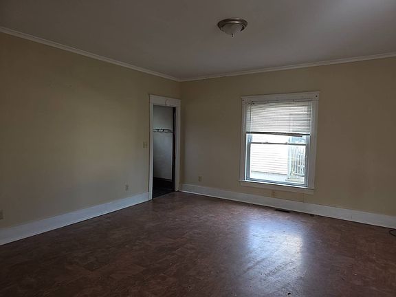 3rd image of 54 Fulton St