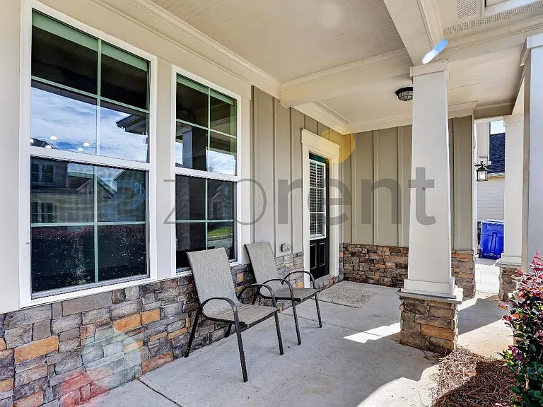 1360 NE Slaton Manor Dr — Photo 8