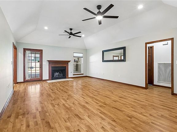 5th image of 516 1/2 Oak Rd