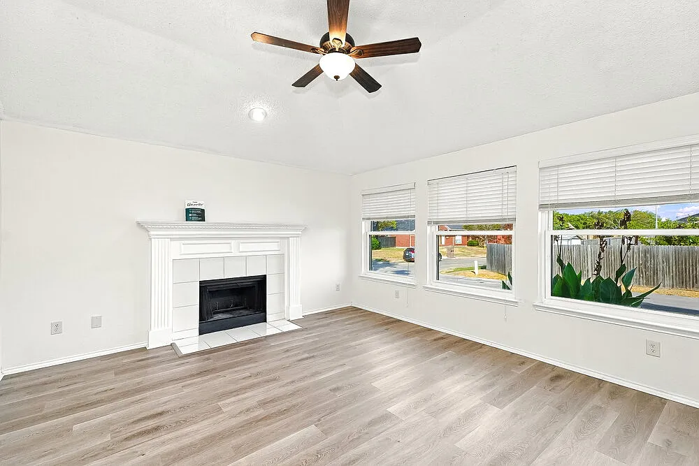 4 bed, 2.0 bath, 2189 sqft, $2,670 — Photo 4