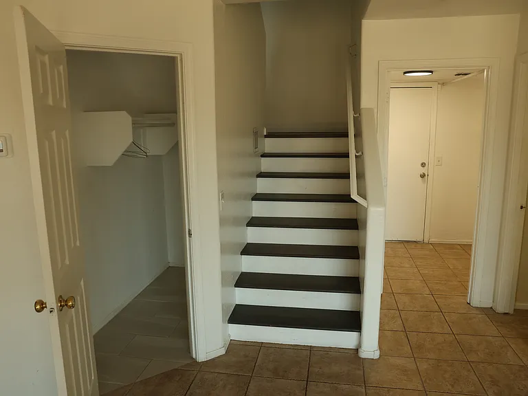 1450 E 12th Pl — Photo 32