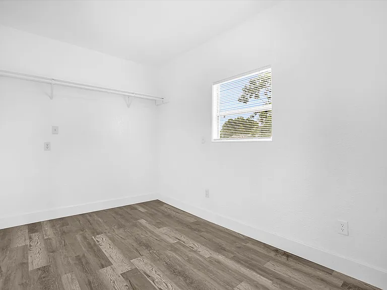 1730 Avenue C NE — Photo 12
