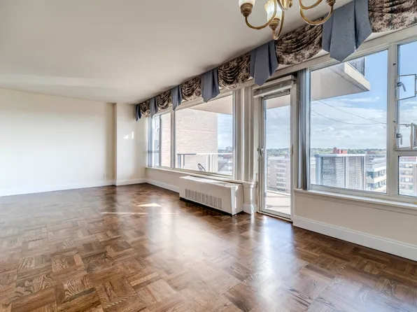 166-25 Powells Cove Boulevard image 20 of 33