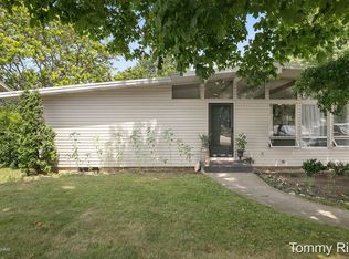 5083 10 Mile Rd NE, Rockford, MI 49341