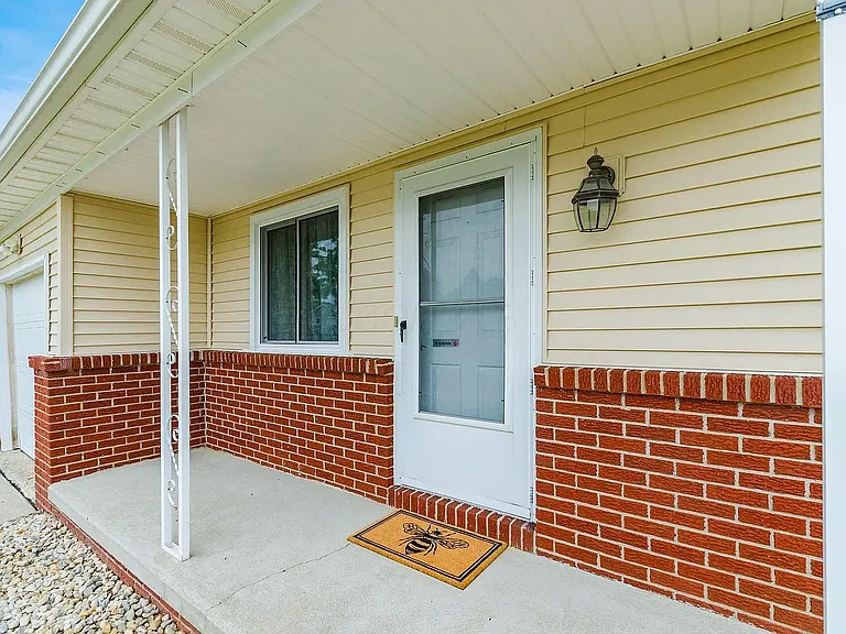 5912 Starcrest Dr — Photo 2