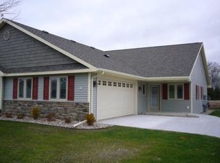 587 Oak St, Oshkosh, WI 54901