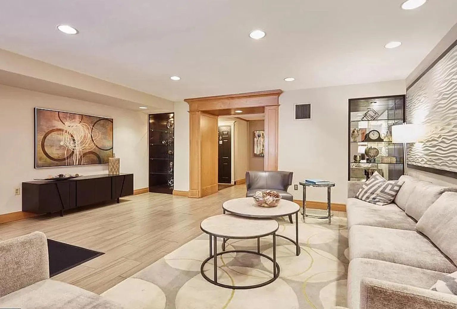 1 bed, 870 sqft, $2,100 — Photo 2