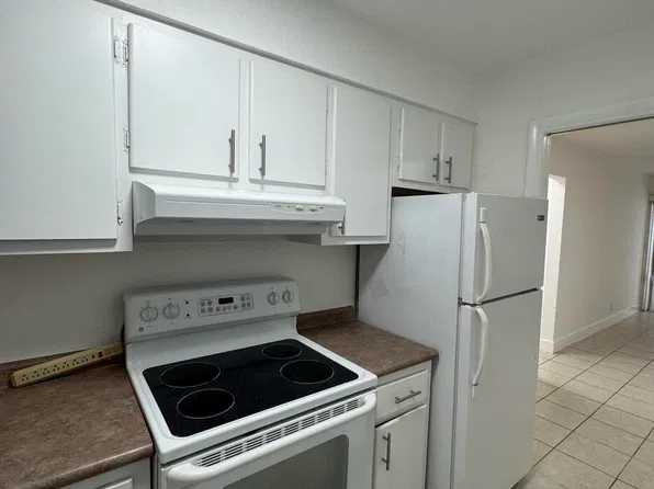 510 Lake Shore Dr, West Palm Beach, FL