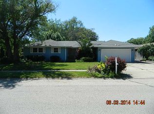 120 Deerpath Dr, Morris, IL