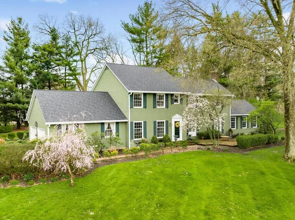 378 Potters Ln, Granville, OH 43023