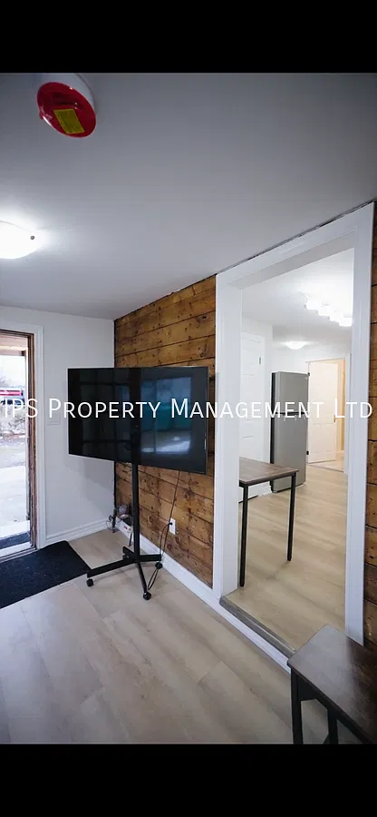 19 Byron St - 4 Bed | 2 Bath — Photo 3