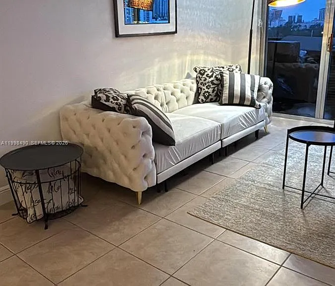 3600 Mystic Pointe Dr #910 — Photo 11