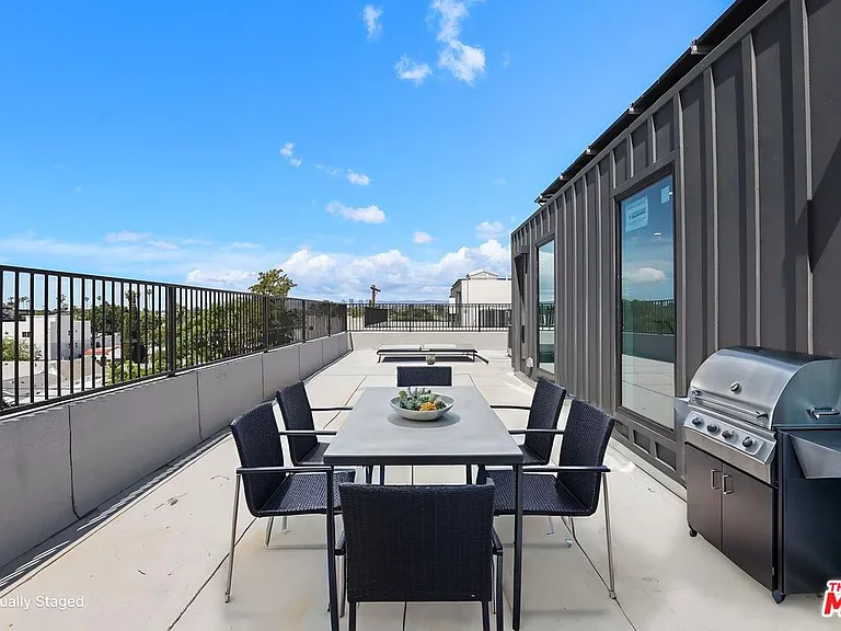 2135 S Longwood Ave #1/2 — Photo 49