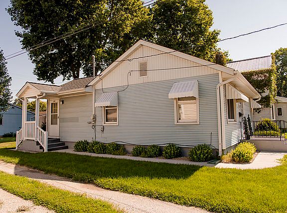 2nd image of 814 E Joliet St