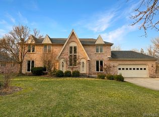 393 Dan Troy Dr, Williamsville, NY 14221