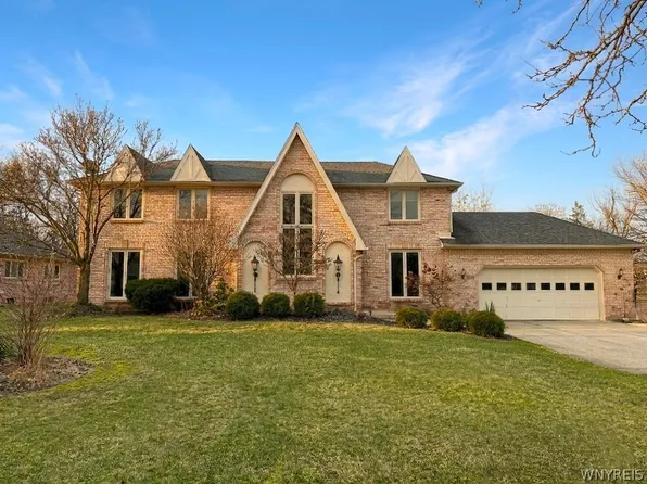 393 Dan Troy Dr, Williamsville, NY 14221