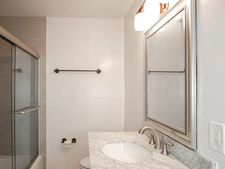 2nd floor - Bathroom