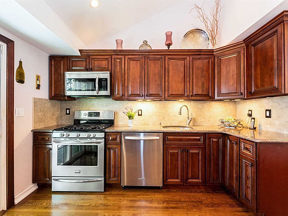 5th image of 3876 Hollis Ln