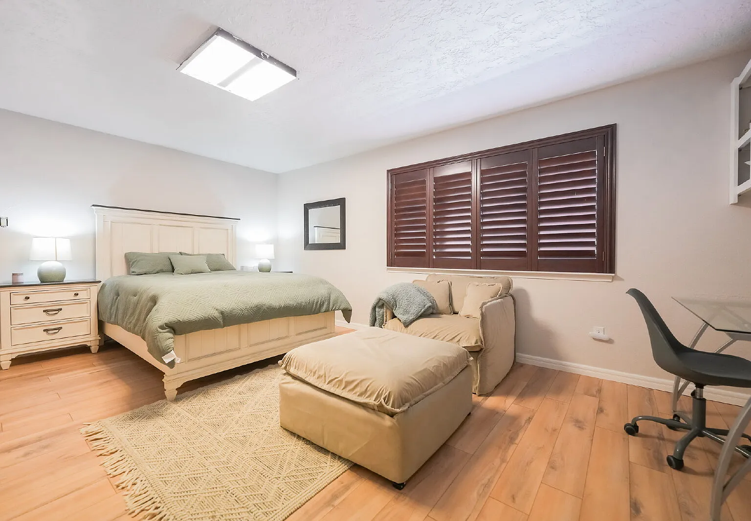 1 bed, $900 — Photo 1