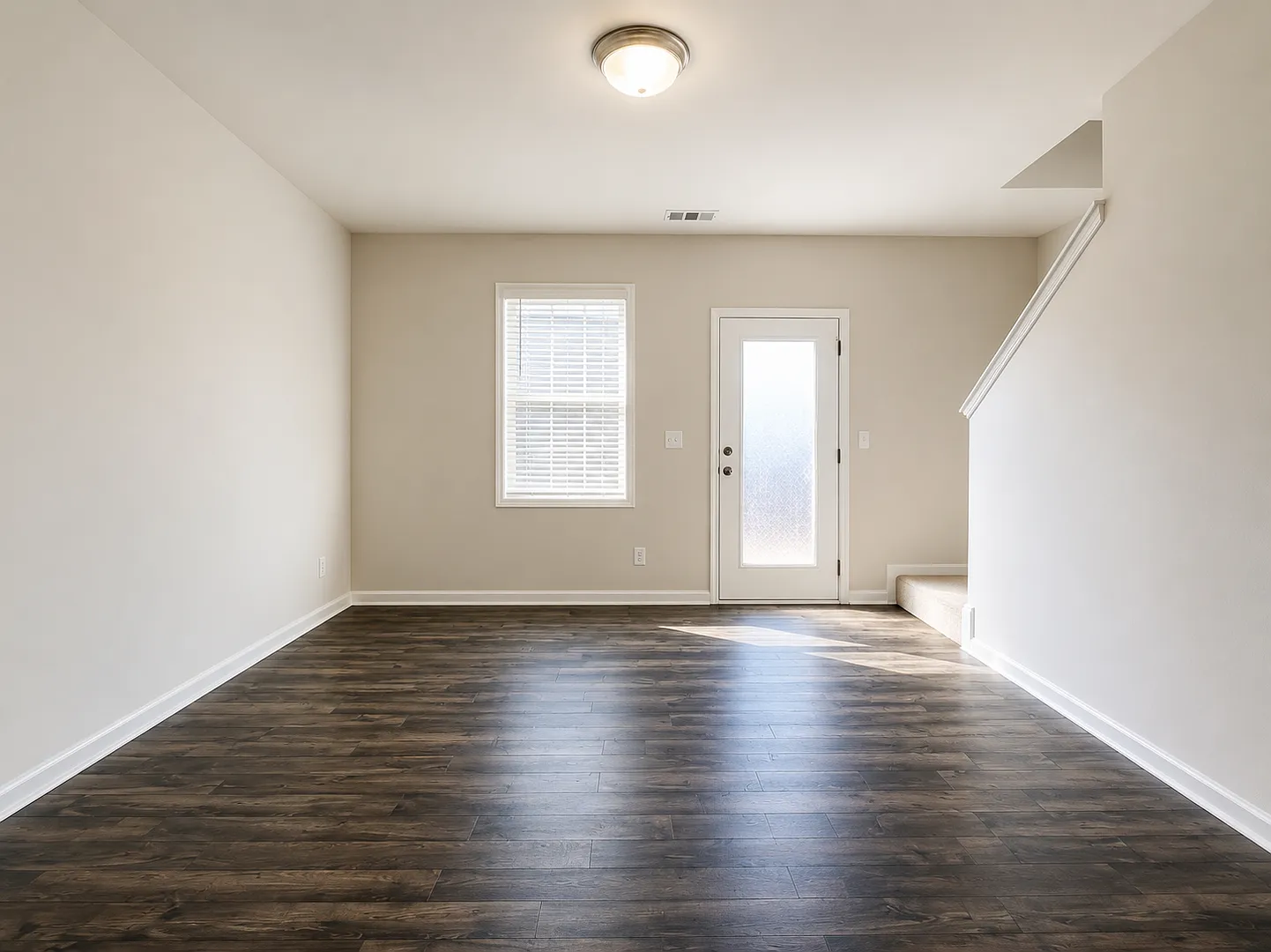 Spacious Townhome with Modern Finishes — Photo 3