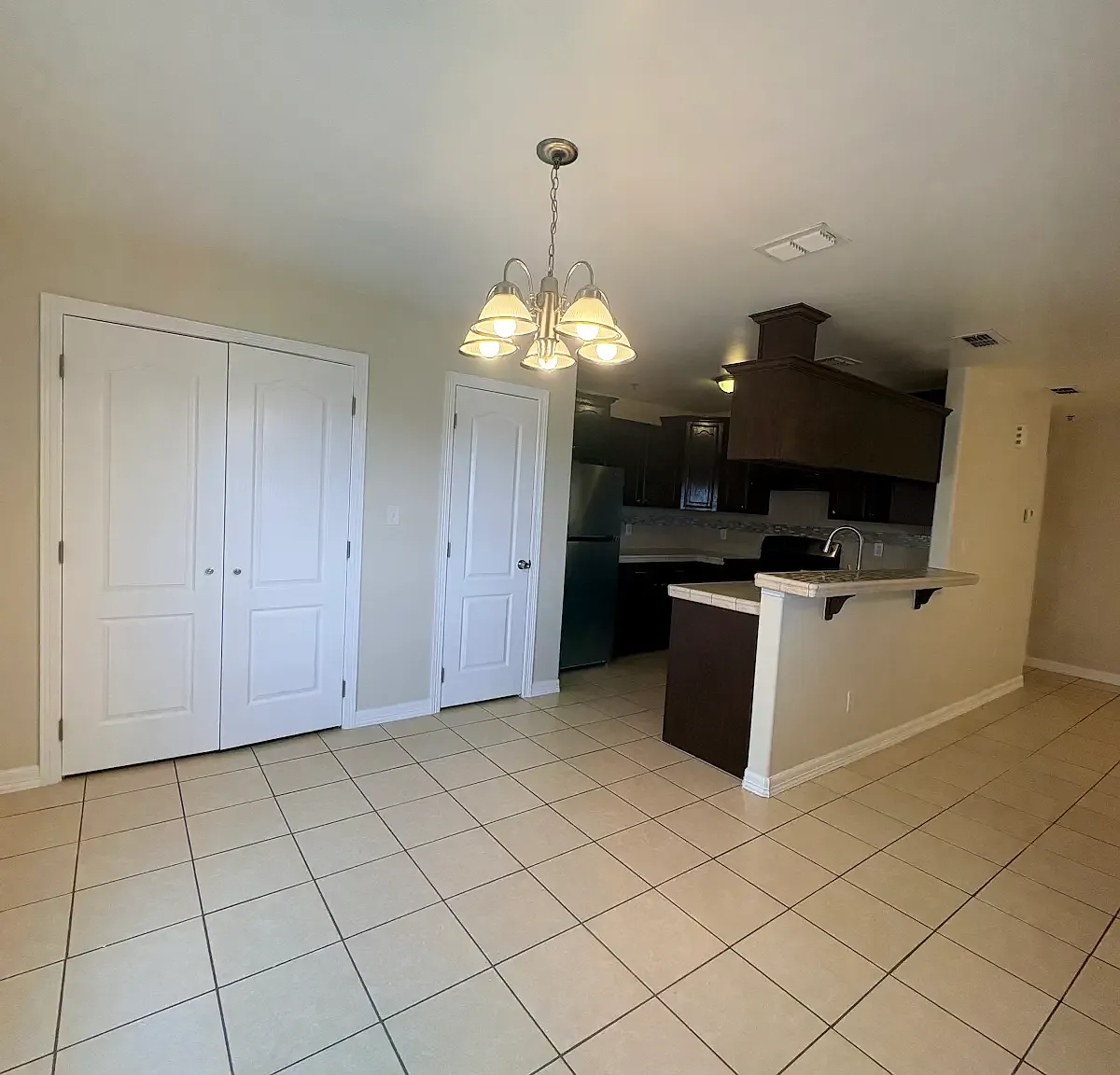 2 bed, 1.5 bath, 1000 sqft, $900 — Photo 2