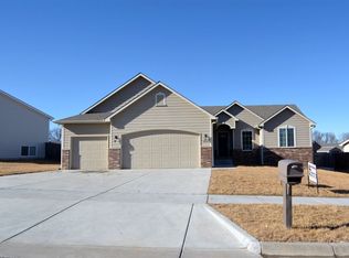 908 Highland Ridge Dr, Manhattan, KS 66503