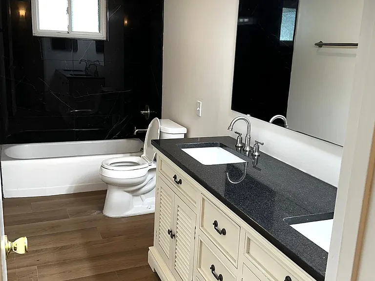 33 Russell Ave — Photo 23