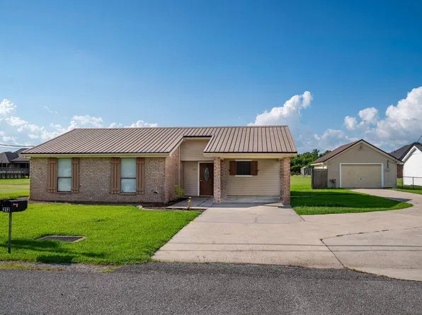 212 Elvira Dr, Raceland, LA 70394