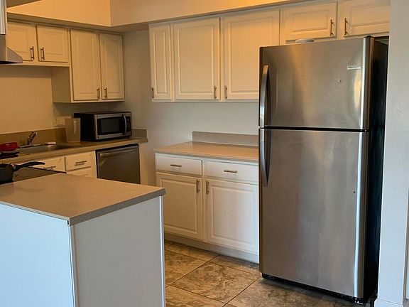 5th image of 223 Columbia Dr APT 328