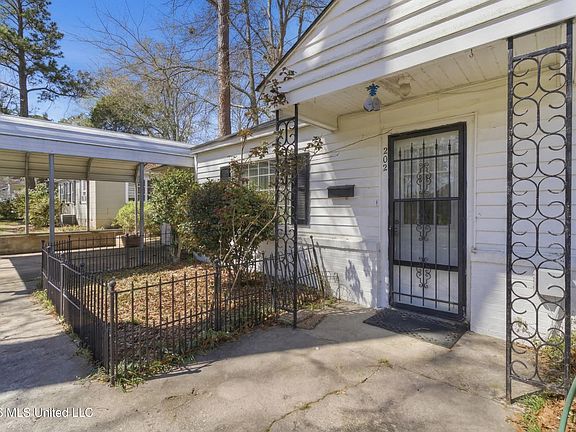 3rd image of 202 Hegwood St