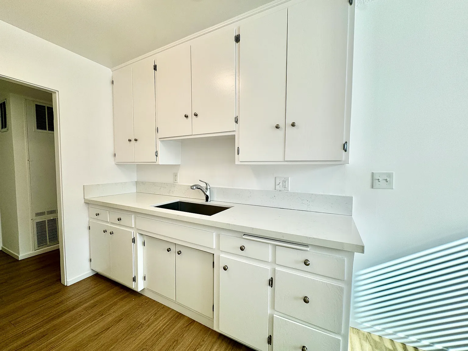 1050 N Stanley Ave — Photo 3