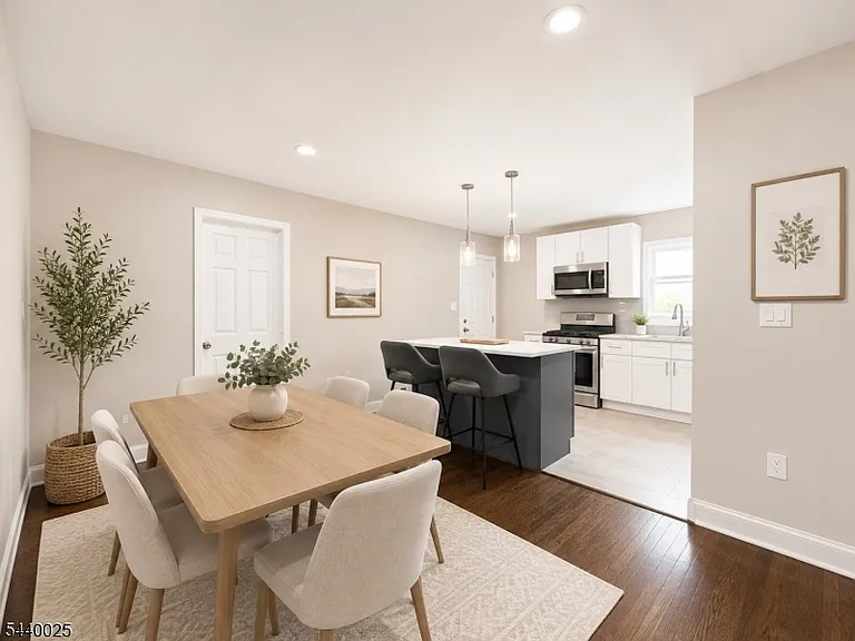 337 S Clinton St #1 — Photo 4