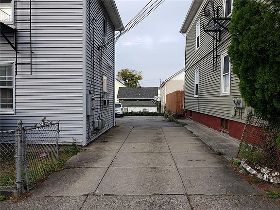 2nd image of 9-11 Tiffany St
