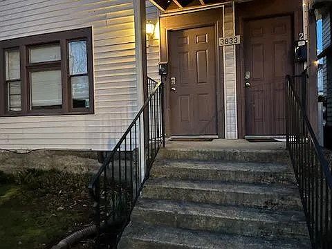 3833 SE Belmont St — Photo 2