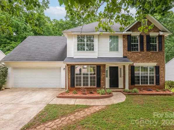 8120 Vermilion Dr, Charlotte, NC 28215