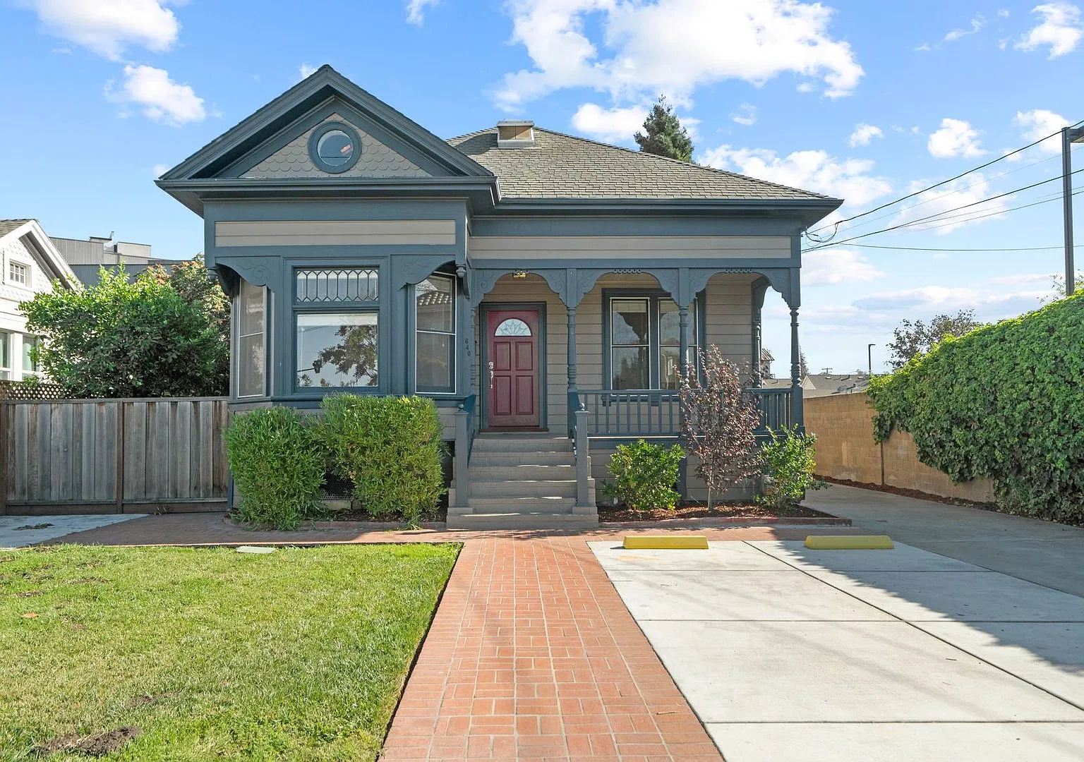 3-Unit Home 7 minute walk to Santa Clara University, Across from Caltrain - SCU — Photo 2