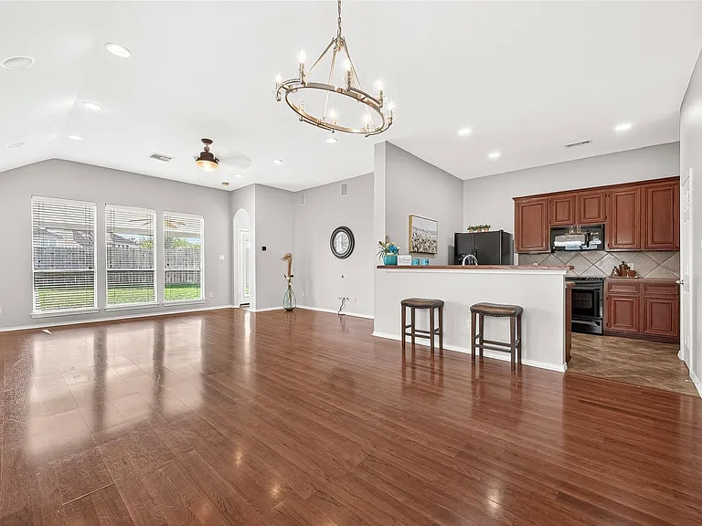 7116 Granger Ridge Ln — Photo 2